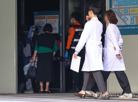 <사진: 연합뉴스>